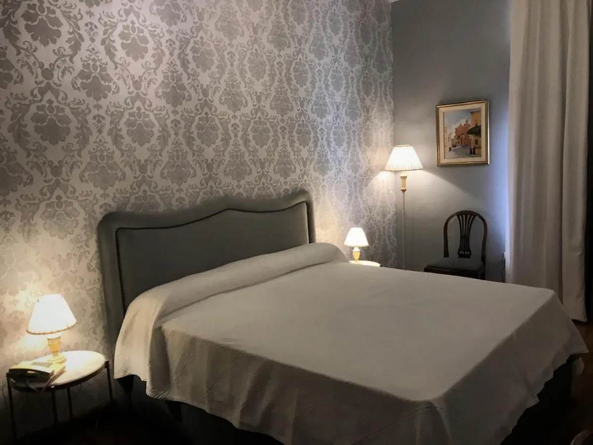 Hotel Castille Valletta 3*,