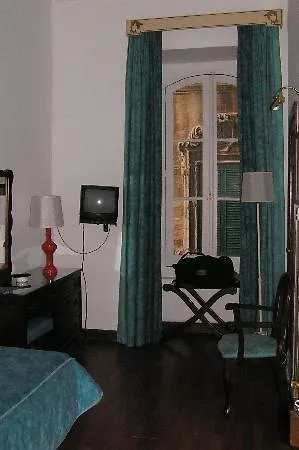 Hotel Castille Valletta 3*,